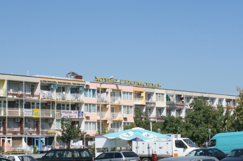 Евакуираха хотел в Слънчев бряг: 15-годишен подаде сигнал за бомба 